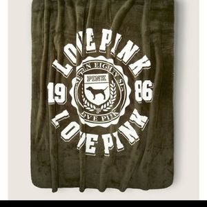 Nwt VS pink sherpa blanket